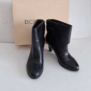 BCBG Cesinaz-X Cuffed Edgy Leather Ankle Boots Women's 9.5 Black Like New